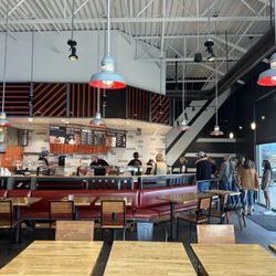 Blaze Pizza - Ambiance