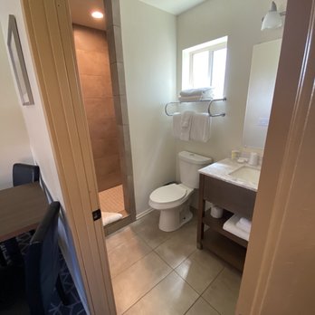 Mountain Ridge Motel & Cabins - Bathroom - Hotels Near Me - Hatch, Utah Mountain Ridge Motel & Cabins - Bathroom - Hotels Near Me - Hatch, Utah