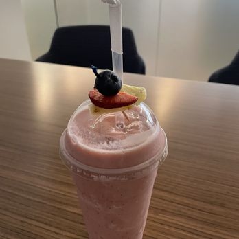 Mr Mangos - Garnished smoothie - Juice Bars & Smoothies Near Me - Stamford, Connecticut