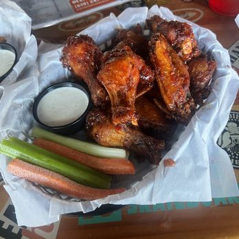 Dirty Birds Ocean Beach - Seoul 10 Piece Wings - Sports Bars Near Me - San Diego, California Dirty Birds Ocean Beach - Seoul 10 Piece Wings - Sports Bars Near Me - San Diego, California