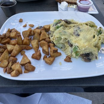 Eggsclusive Cafe - Garden omlet - Breakfast & Brunch Near Me - Rockford, Illinois