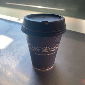 Caffe Luxxe - Oat cap with a hint of vanilla - Coffee & Tea Near Me - Santa Monica, California