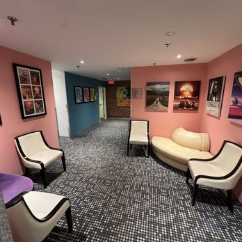 Retro Suites Hotel - Hotels Near Me - Chatham, Ontario