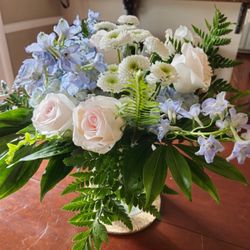 Emerald Coast Flowers & Gifts - Flowers photographed several days after event!