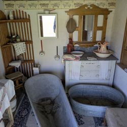 Lawson's Emu-Z-Um Museum - Lawson's Legacy Museum
22142 RIVER RD
GRAND VIEW ID 83624-5016
208-834-2397
https://emuzum.com/