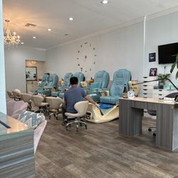 Sparkle Nails - Interior.