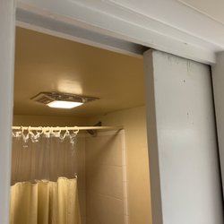 Kingwood Resort - Doors falling off