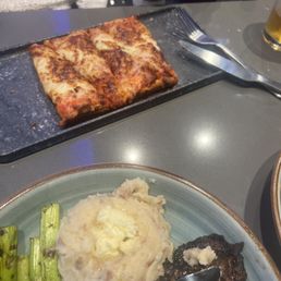 5-Cheeze NEW 5-Cheese Flatbread