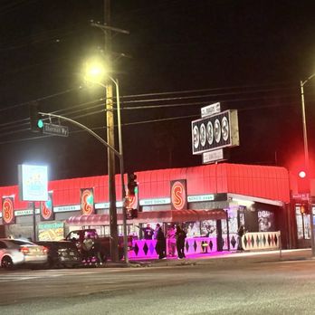 Beeps Fast Food - Outside - Fast Food Near Me - Van Nuys, California Beeps Fast Food - Outside - Fast Food Near Me - Van Nuys, California