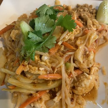 Huong Duong - Good chicken Phad Thai. - Vietnamese Near Me - Seattle, Washington