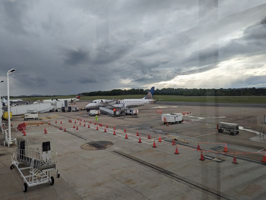 Charlottesville–Albemarle Airport by null