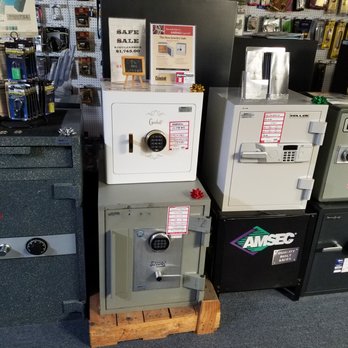 Armor Locksmith Services - Keys & Locksmiths Near Me - Pinole, California