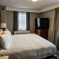 DoubleTree by Hilton Hotel & Suites Pittsburgh Downtown - Second Bedroom in Our Suite at DoubleTree Pittsburgh Downtown