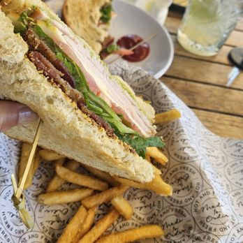 Jetties Waterfront Kitchen + Drink - New American Near Me - Lake Arrowhead, California