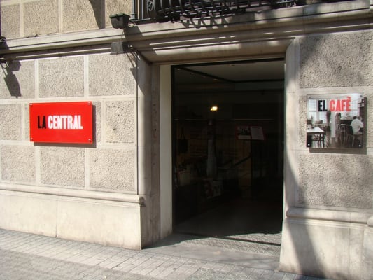Llibreria la Central by null