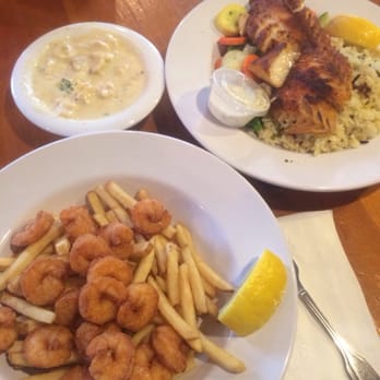 Duckie's Chowder House - Seafood Near Me - Cayucos, California