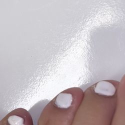 Escape NAIL SPA - Crooked nail polish, can see the uneven polish