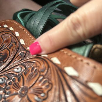 Happy Nails - Nail Salons Near Me - Giddings, Texas