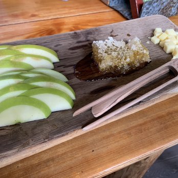 Savannah Taste Experience - Savannah Bee Company - Food Tours Near Me - Savannah, Georgia Savannah Taste Experience - Savannah Bee Company - Food Tours Near Me - Savannah, Georgia