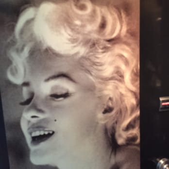 26 Beach Restaurant - Marilyn Monroe - New American Near Me - Venice, California