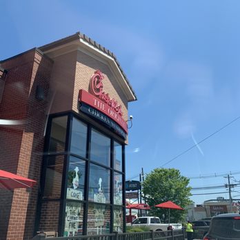 Chick-fil-A - ows the outside of a restaurant - Fast Food Near Me - Union, New Jersey