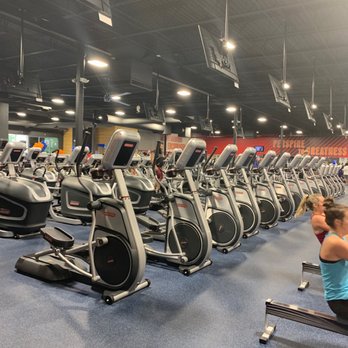 Crunch Fitness - Cardio - Gyms Near Me - Lawrence, Kansas