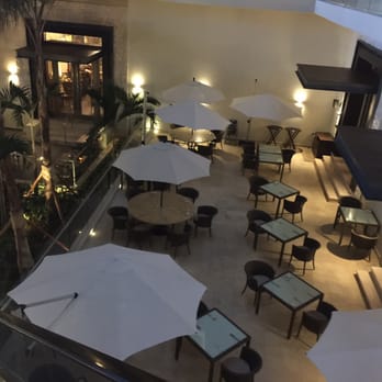 Bar Hideaway - Outside of the main buffet area - Cocktail Bars Near Me - Cancún, ROO