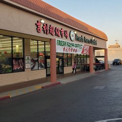 Fresh Farm Outlet - Storefront...ample parking flanking either side of market.