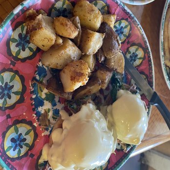 Countryside Cafe - Kalua pork eggs Benedict with country potatoes - Breakfast & Brunch Near Me - Waianae, Hawaii Countryside Cafe - Kalua pork eggs Benedict with country potatoes - Breakfast & Brunch Near Me - Waianae, Hawaii
