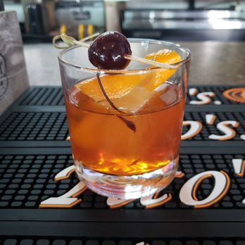 Corner Bar - Old Fashioned - Sports Bars Near Me - Austin, Texas