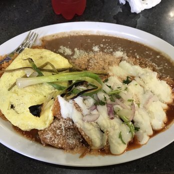 Antojito Como En Casa - These Chilaquiles with grilled onions are insanely good. - Mexican Near Me - El Centro, California
