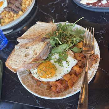 The Great Commoner - Short Rib Hash - Breakfast & Brunch Near Me - Dearborn, Michigan