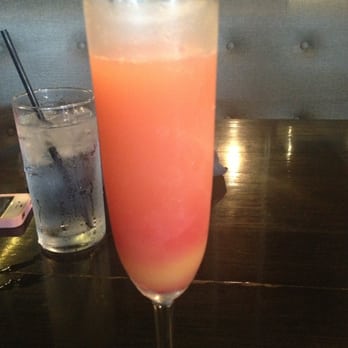 Morrison - Bellini brunch cocktail. - Gastropubs Near Me - Los Angeles, California Morrison - Bellini brunch cocktail. - Gastropubs Near Me - Los Angeles, California
