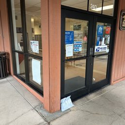 9:10 am and there are 5 people waiting for the doors to be open. No one in sight. This happens way to regularly. 9:10 am and there are 5 people waiting for the doors to be open. No one in sight. This happens way to regularly.
