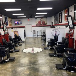 Headliners Barbershop - Inside the shop