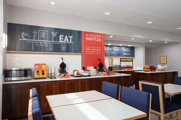 Hampton Inn & Suites El Paso-Airport by null