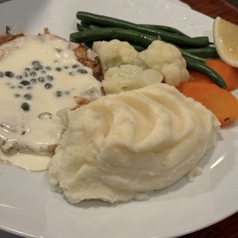 Pier 29 Waterfront Restaurant - Calamari with mashed potatoes and fresh vegetables - Seafood Near Me - Alameda, California Pier 29 Waterfront Restaurant - Calamari with mashed potatoes and fresh vegetables - Seafood Near Me - Alameda, California
