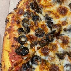 Nancy's Pizza - Burnt,  dried out pizza with cardboard crust