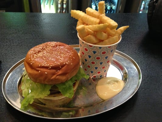 Huxtaburger Collingwood by null