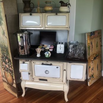 Shorecrest Bed & Breakfast - Old stove - Bed & Breakfast Near Me - Southold, New York Shorecrest Bed & Breakfast - Old stove - Bed & Breakfast Near Me - Southold, New York