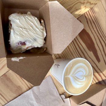Gluten Free Gem - Yummy cinnamon roll and vanilla coffee latte - Bakeries Near Me - Portland, Oregon