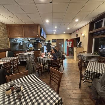 LA Bella Roma Pizzeria - Inside - Pizza Near Me - Paramus, New Jersey