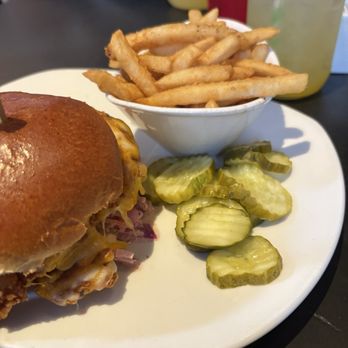 Mom's Kitchen & Bar - -Fried Chicken Sandwich - Comfort Food Near Me - New York, New York