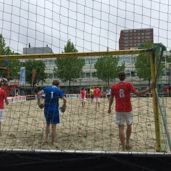 't Plein - Beachvoetbal op het plein - Brasseries Near Me - Amsterdam, New Hampshire