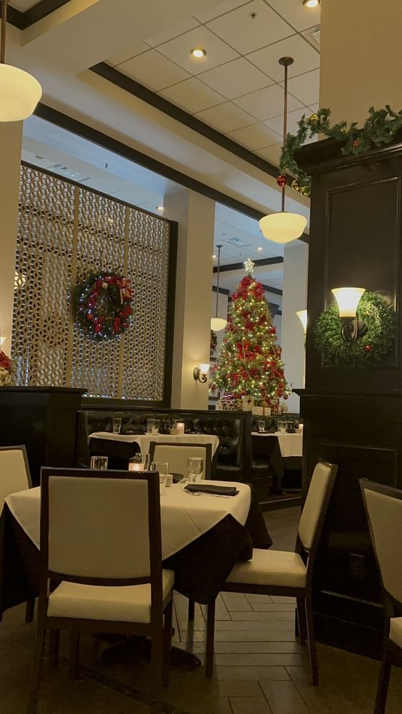 Maggiano's Little Italy