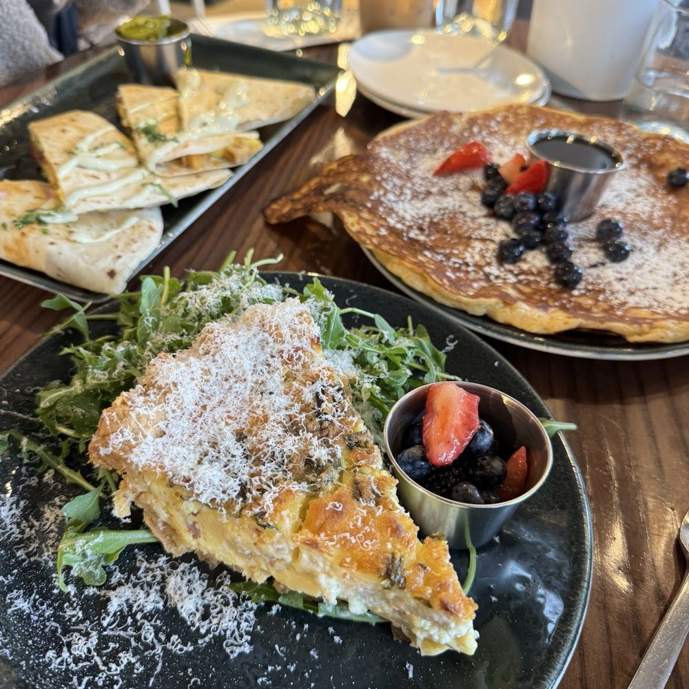 The Grocer's Table - Quiche - Cafes Near Me - Wayzata, Minnesota The Grocer's Table - Quiche - Cafes Near Me - Wayzata, Minnesota