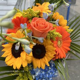 Fragrant, beautiful, cheerful flowers arranged by someone who knows what they're doing. Fragrant, beautiful, cheerful flowers arranged by someone who knows what they're doing.