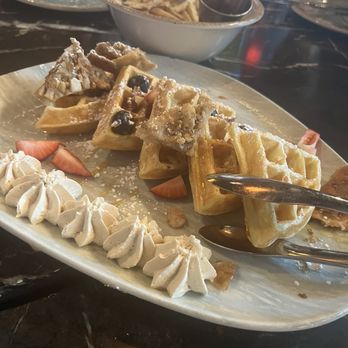 La Vie - Waffles - Cocktail Bars Near Me - Washington, DC, District of Columbia