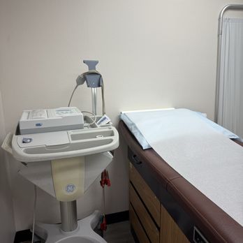 Anaheim Medical Group - Exam room - Oncologist Near Me - Anaheim, California Anaheim Medical Group - Exam room - Oncologist Near Me - Anaheim, California