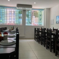 Restaurante Meaípe - Iluminado e vem ventilado! Serviço ótimo, bem atencioso e educado. Porções bem servidas e comida leve!